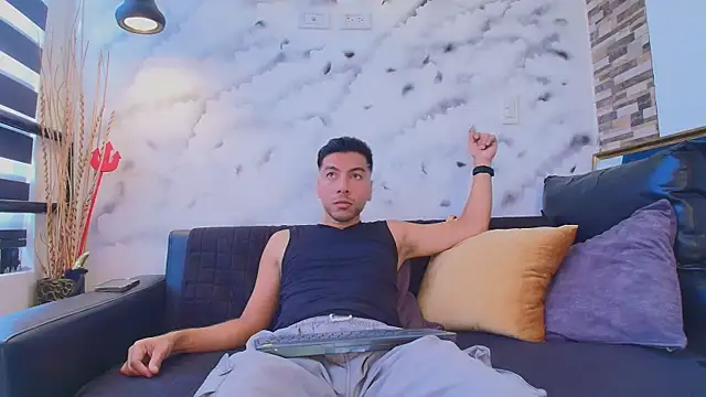 Max Hornye online show from April 22, 7:04 pm