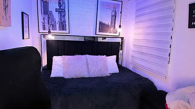 Snapshot of ladyraing chatting on February 19, 3:13 am ladyraing online show from February 19, 3:13 am