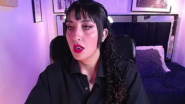 Snapshot of ladyraing chatting on March 3, 3:12 am ladyraing online show from March 3, 3:12 am