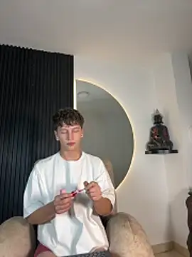 ARON LUXX online show from February 7, 3:10 am