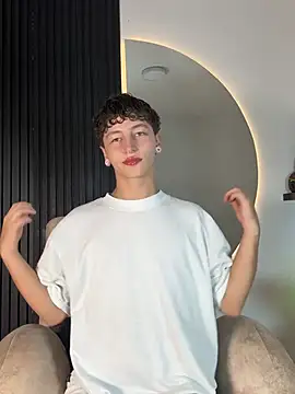 ARON LUXX online show from February 9, 3:10 am