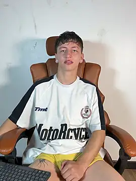 ARON LUXX online show from April 4, 2:36 pm