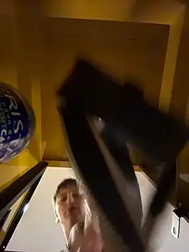 ARON LUXX online show from April 20, 2:42 pm