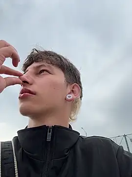 ARON LUXX online show from April 23, 9:17 pm