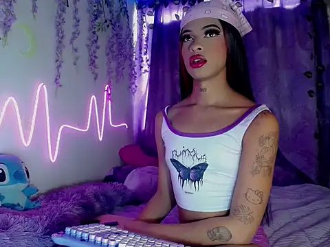 DahliaGill online show from July 21, 8:33 pm