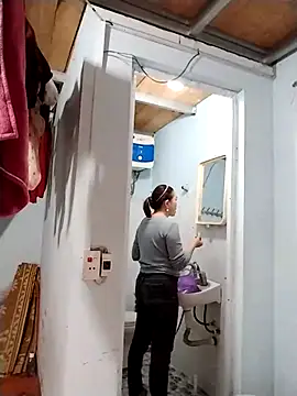 Snapshot of cong1122 chatting on February 7, 1:42 am cong1122 online show from February 7, 1:42 am