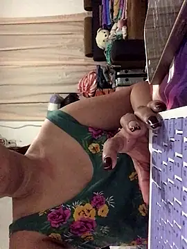 Snapshot of lady_candy85 chatting on February 5, 5:50 pm lady candy85 online show from February 5, 5:50 pm