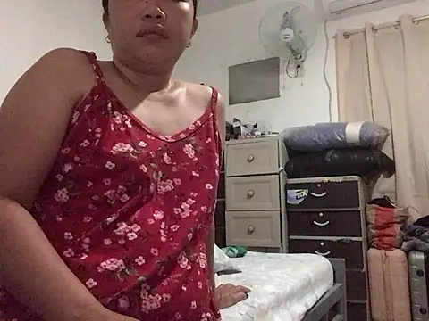 Snapshot of lady_candy85 chatting on February 8, 8:23 pm lady candy85 online show from February 8, 8:23 pm