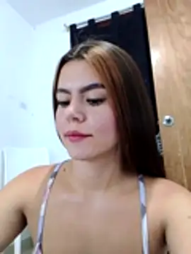 Snapshot of EmiNavarro chatting on July 10, 12:15 am EmiNavarro online show from July 10, 12:15 am
