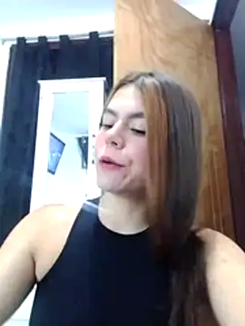 Snapshot of EmiNavarro chatting on August 2, 11:03 pm EmiNavarro online show from August 2, 11:03 pm