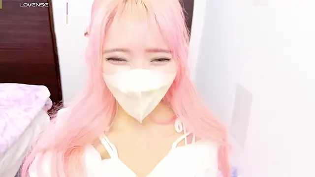 Mia-o0 online show from March 8, 9:35 am