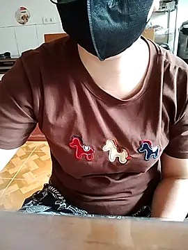 LiilyZi online show from April 3, 7:17 am