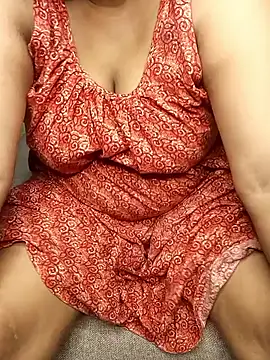 R Queen online show from April 21, 2:01 pm