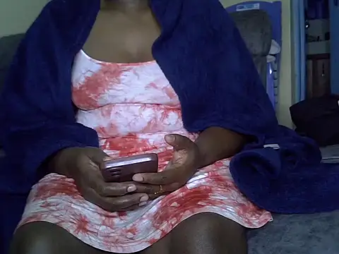 Snapshot of Sbusie44 chatting on February 23, 8:39 pm Sbusie44 online show from February 23, 8:39 pm