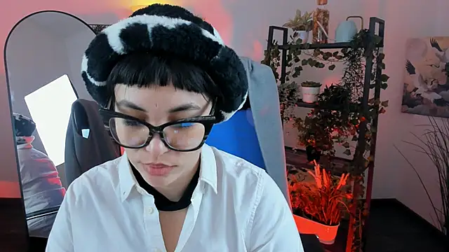 Snapshot of NeoGeisha chatting on May 11, 4:04 pm NeoGeisha online show from May 11, 4:04 pm