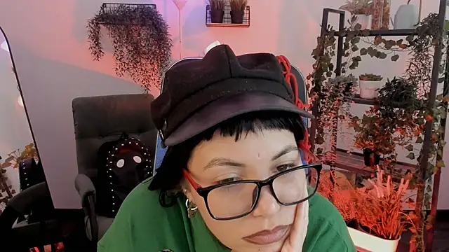 Snapshot of NeoGeisha chatting on May 16, 1:21 pm NeoGeisha online show from May 16, 1:21 pm