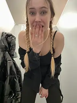 blonde exe online show from February 20, 2:28 pm