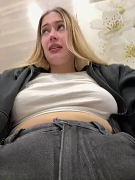 blonde exe online show from April 4, 10:57 am