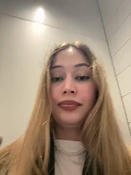 blonde exe online show from May 15, 3:30 pm