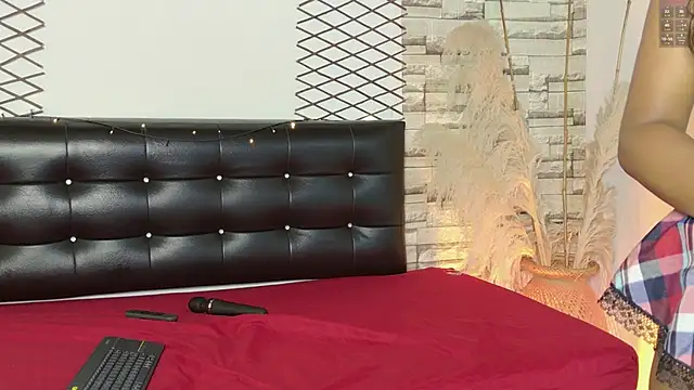 Lia James  online show from March 30, 11:44 am