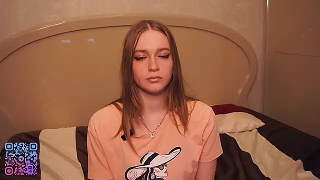 RowenaIanniello online show from March 10, 6:46 pm