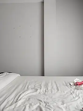 Lyonette reading1 online show from April 16, 3:02 pm