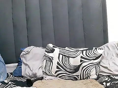 Snapshot of Ladyxx21 chatting on February 9, 10:41 am Ladyxx21 online show from February 9, 10:41 am