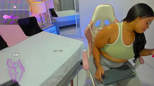 YazminJenner online show from April 8, 4:56 am