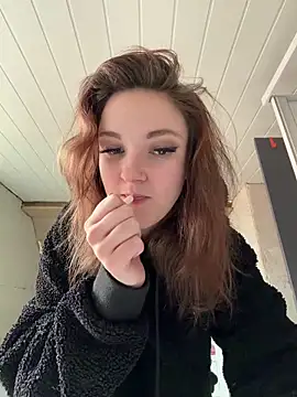 ViviLuu online show from March 17, 10:18 am