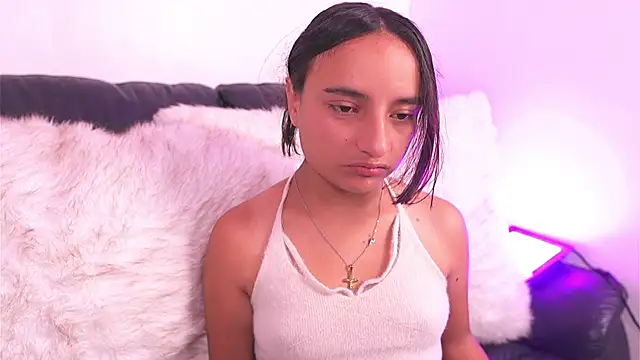  emily jonexs online show from April 16, 4:19 pm