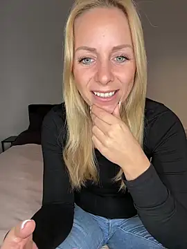 emily-becker22 online show from April 23, 3:36 pm