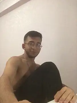 boraaily online show from March 4, 9:54 pm