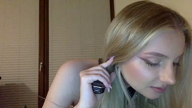 MayaWetDream online show from April 22, 8:21 pm