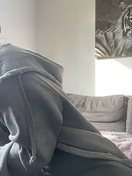 zoeelovee online show from February 18, 12:45 pm