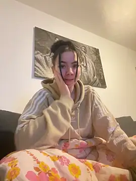 zoeelovee online show from February 22, 6:06 pm