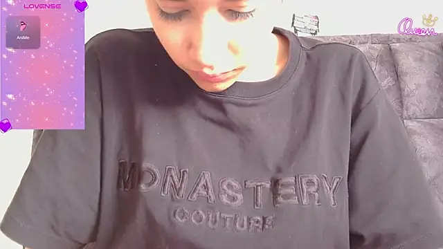 ScarlettMus online show from April 7, 8:20 pm