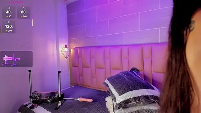 Naomi-Thompson online show from February 24, 8:18 pm