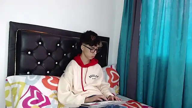 gabriel x18 online show from March 6, 9:55 pm