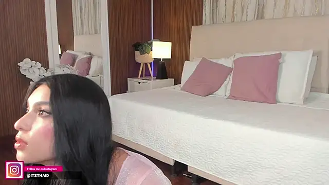 missthailand  online show from April 21, 10:34 pm