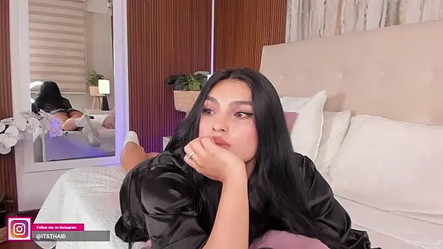 missthailand  online show from April 22, 11:50 pm