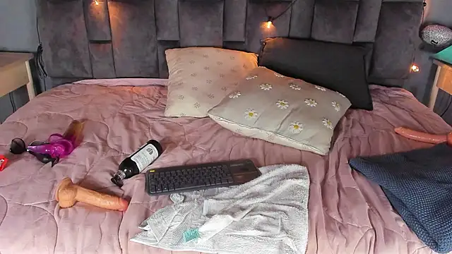 Snapshot of FernandaBrown__ chatting on March 8, 2:04 am FernandaBrown online show from March 8, 2:04 am