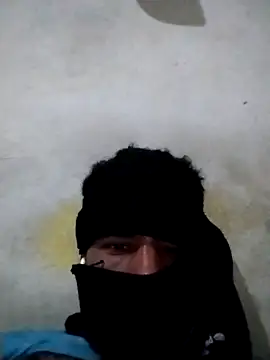 Snapshot of UnsureSlide chatting on March 26, 2:39 am UnsureSlide online show from March 26, 2:39 am