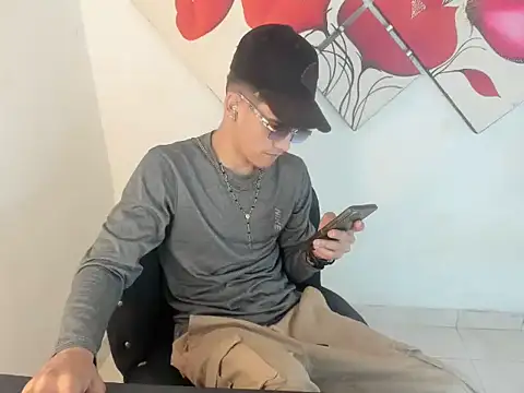 Snapshot of Jesshot_bigcock20cm chatting on July 7, 5:54 am Jesshot bigcock20cm online show from July 7, 5:54 am