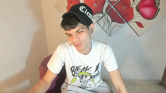 Snapshot of Jesshot_bigcock20cm chatting on July 28, 2:51 am Jesshot bigcock20cm online show from July 28, 2:51 am
