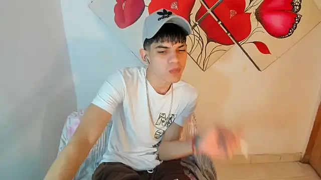 Snapshot of Jesshot_bigcock20cm chatting on August 4, 1:53 am Jesshot bigcock20cm online show from August 4, 1:53 am