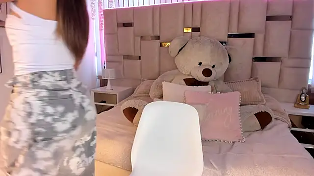 valery se  online show from April 18, 11:25 am