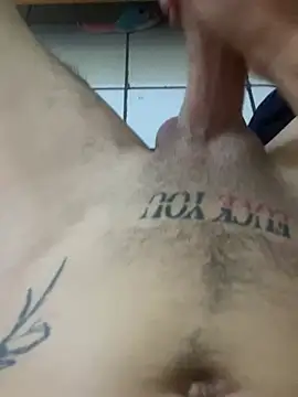 Snapshot of pitudo1713 chatting on April 27, 5:44 pm pitudo1713 online show from April 27, 5:44 pm
