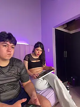 EmilyAndAndrew online show from April 21, 4:30 am