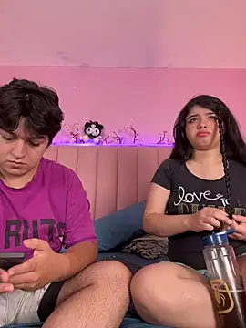 EmilyAndAndrew online show from June 10, 4:34 am