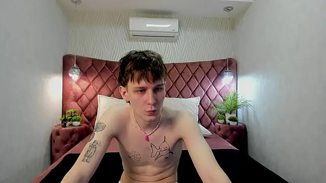 Snapshot of PackBev chatting on February 28, 8:10 pm PackBev online show from February 28, 8:10 pm